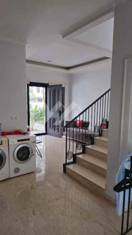 dijual rumah winona alam sutera