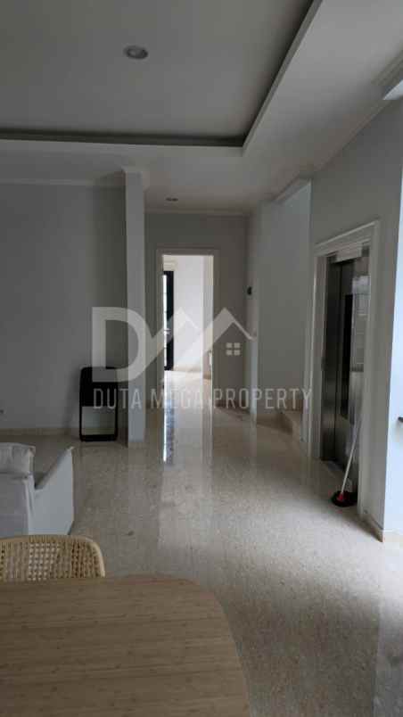 dijual rumah winona alam sutera