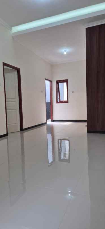 dijual rumah wisma bungurasih