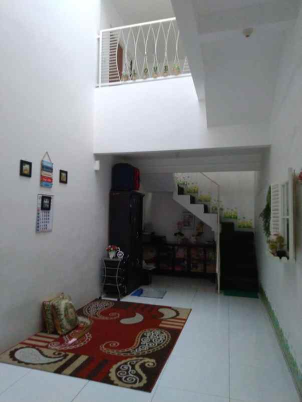 dijual rumah wisma lidah kulon