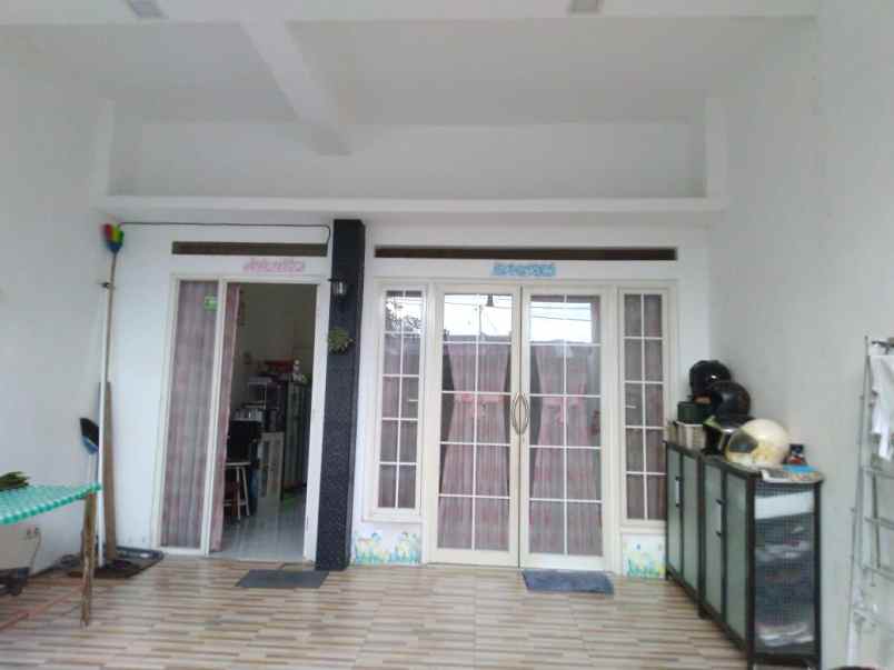 dijual rumah wisma lidah kulon