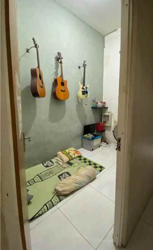 dijual rumah wisma lidah kulon