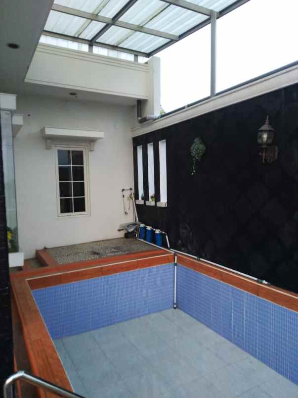 dijual rumah wisma lidah kulon