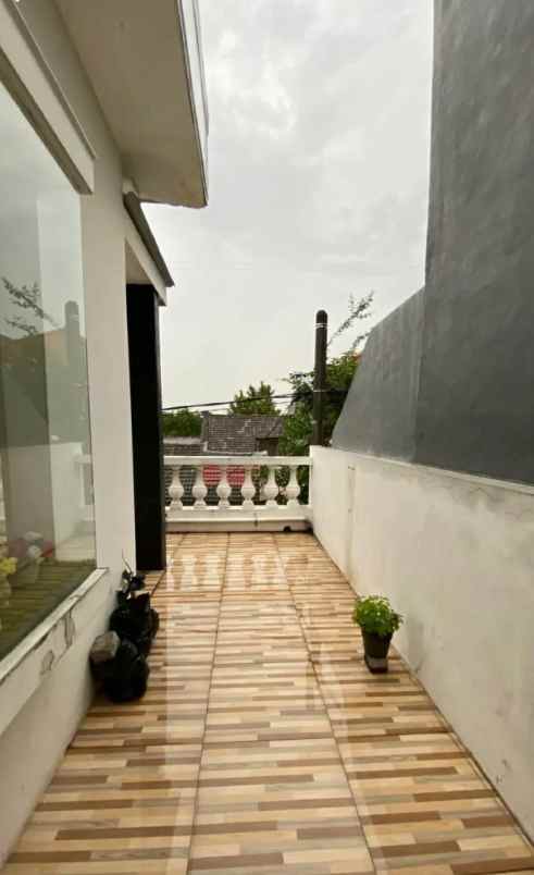 dijual rumah wisma lidah kulon