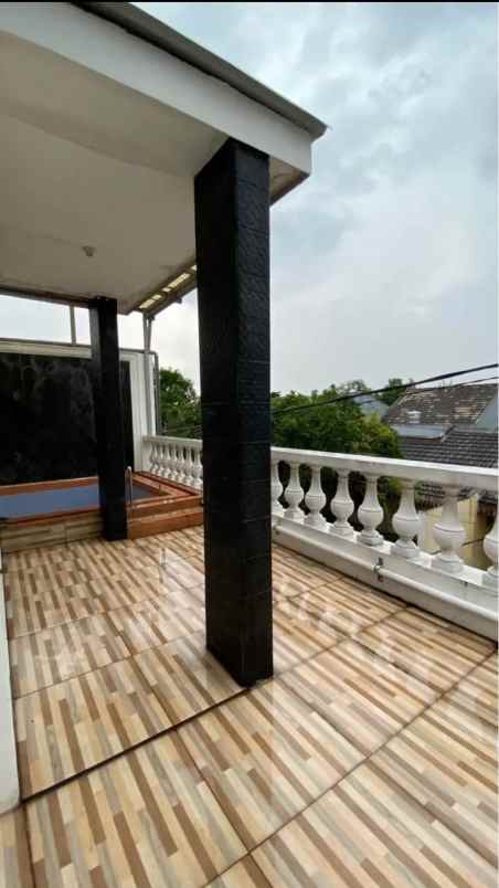 dijual rumah wisma lidah kulon