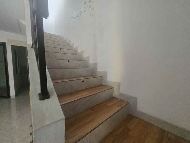 dijual sangat murah lavon swan city tangerang