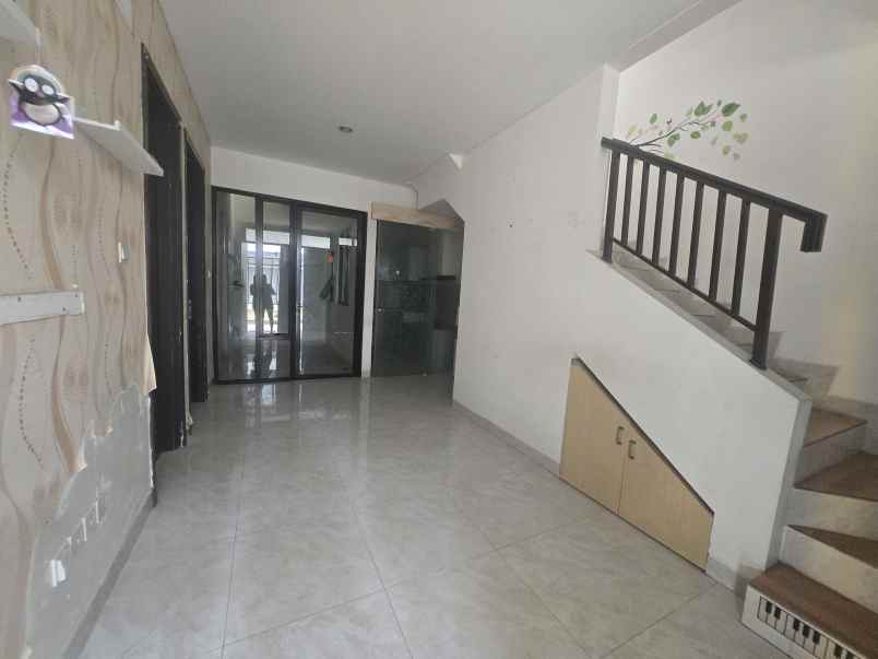 dijual sangat murah lavon swan city tangerang