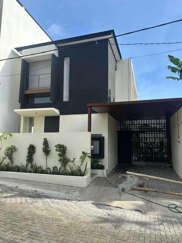 dijual villa banjar semer kerobokan