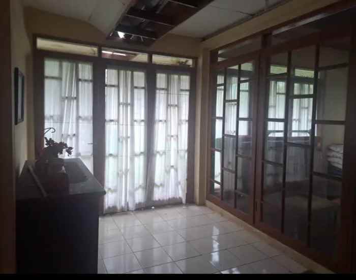 dijual villa dikomplek kota bunga cipanas