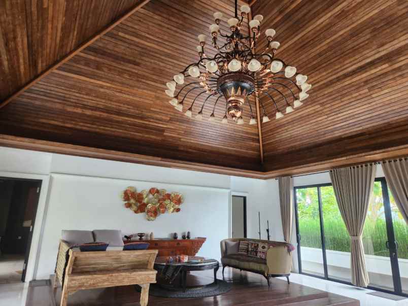 dijual villa jalan pantai balangan