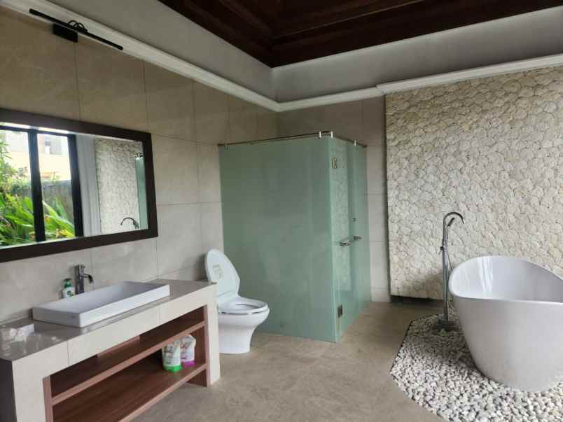 dijual villa jalan pantai balangan