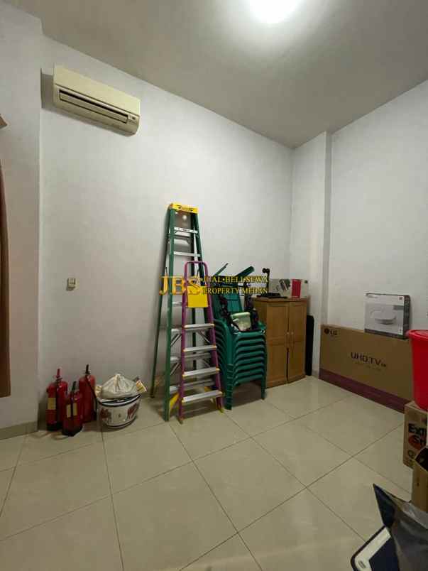 dijual villa komplek cemara asri jalan