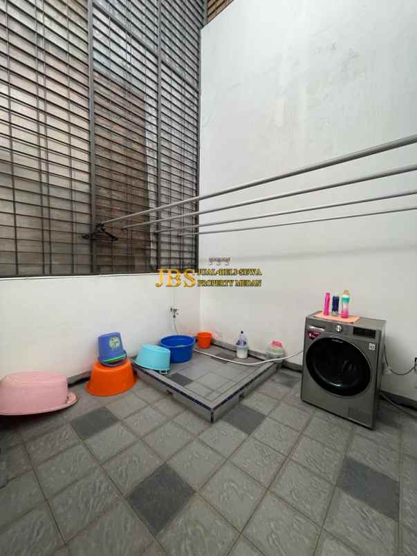 dijual villa komplek cemara asri jalan