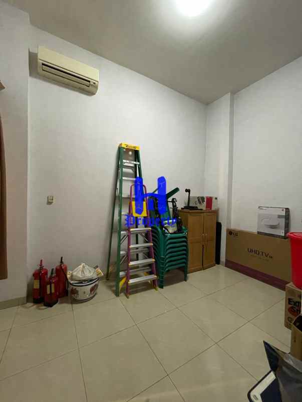 dijual villa komplek cemara asri jalan