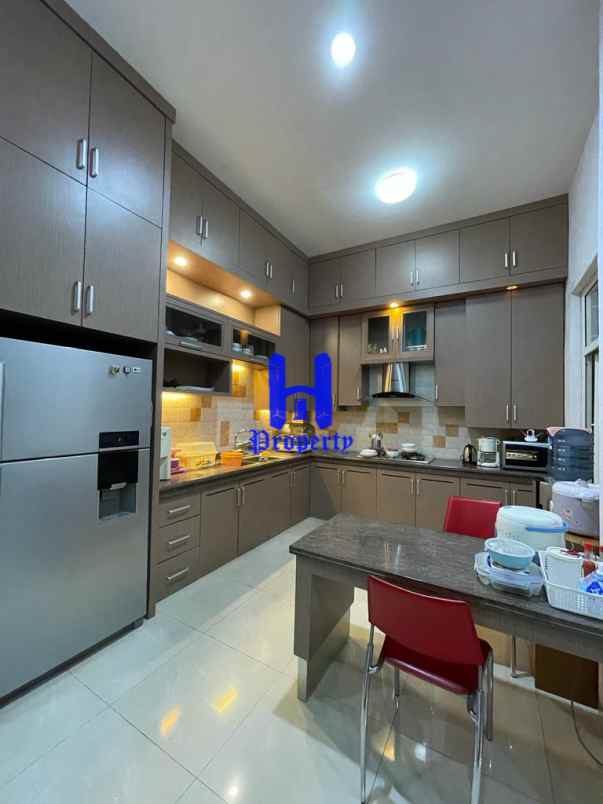 dijual villa komplek cemara asri jalan