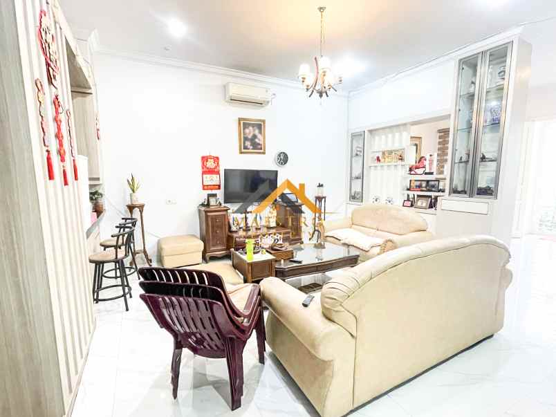 dijual villa komplek citraland gama