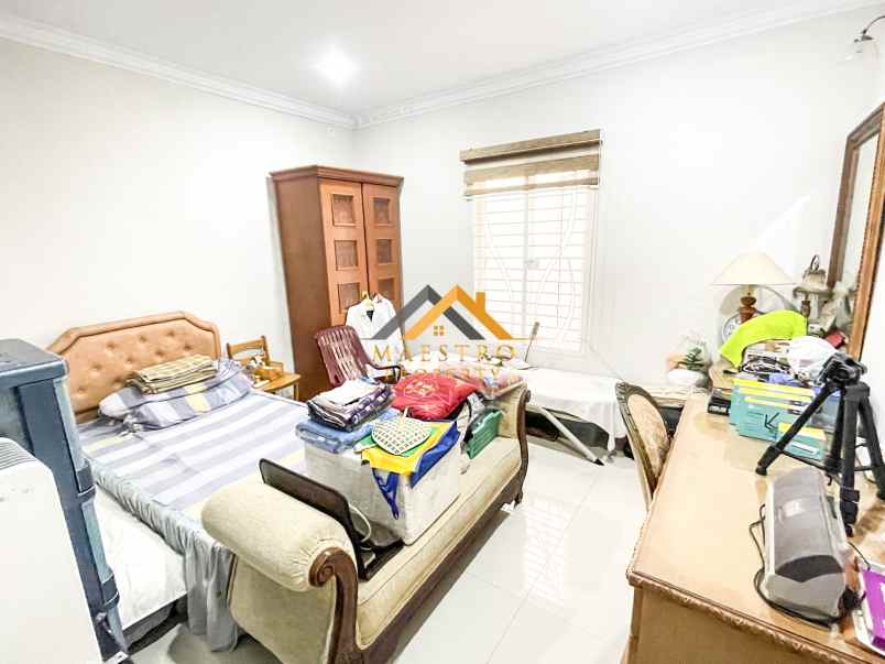 dijual villa komplek citraland gama