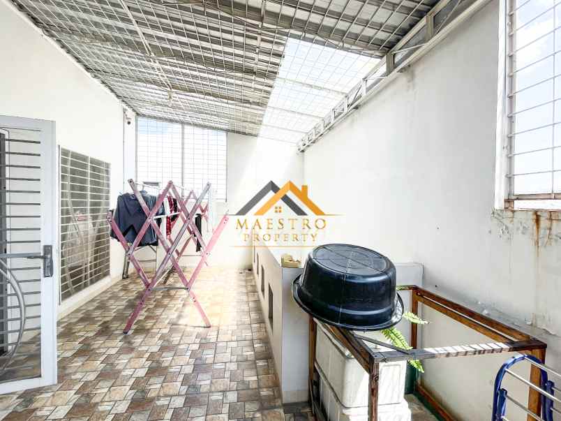 dijual villa komplek citraland gama