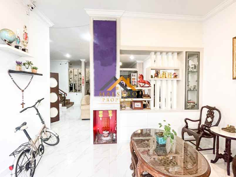 dijual villa komplek citraland gama