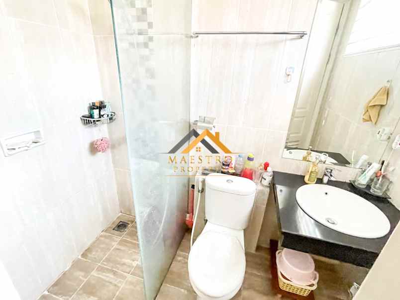 dijual villa komplek citraland gama