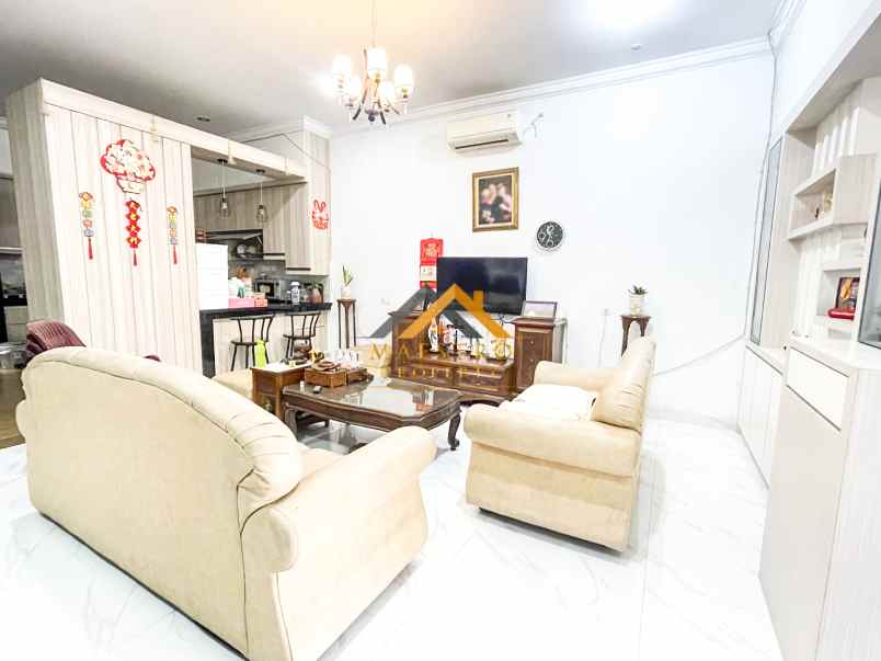 dijual villa komplek citraland gama