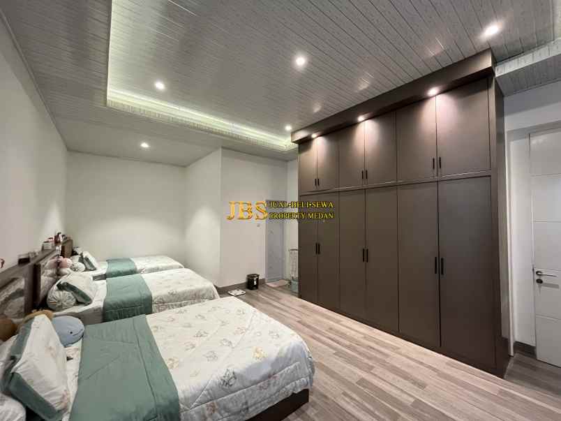 dijual villa komplek citraland gama