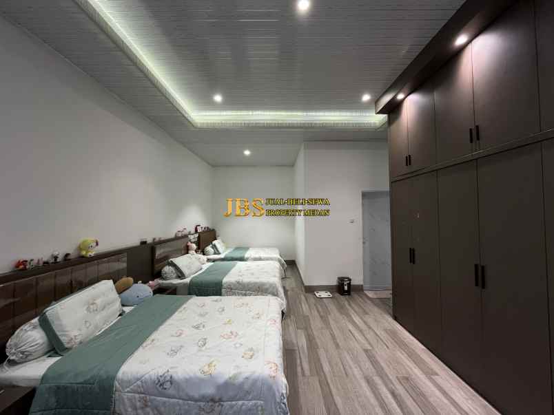 dijual villa komplek citraland gama