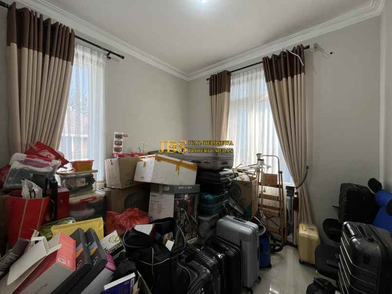 dijual villa komplek citraland gama