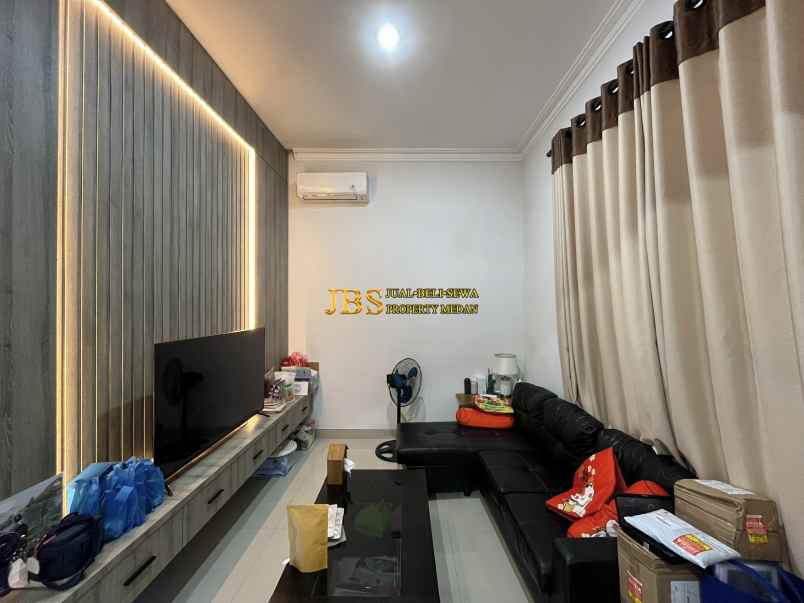 dijual villa komplek citraland gama