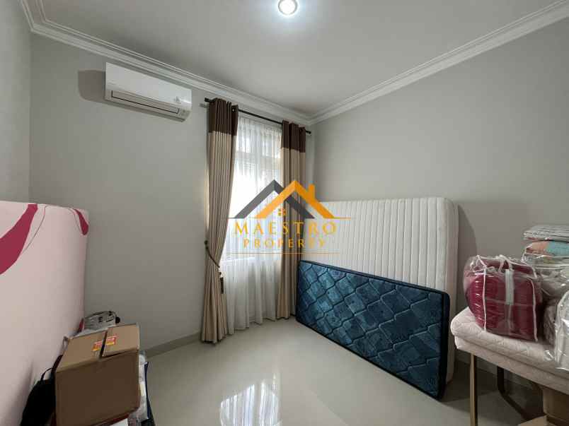 dijual villa komplek citraland gama