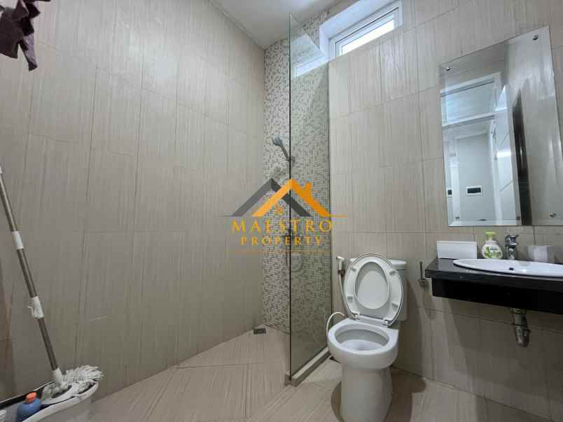 dijual villa komplek citraland gama