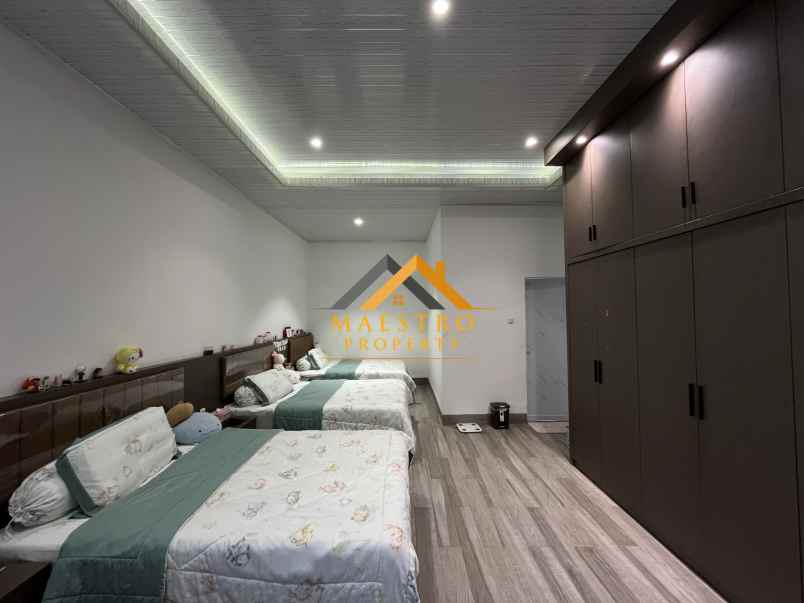 dijual villa komplek citraland gama