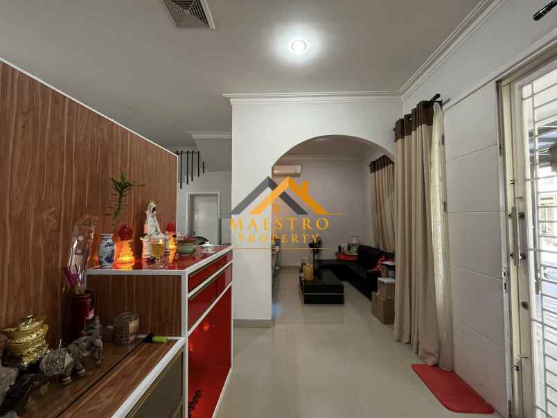 dijual villa komplek citraland gama