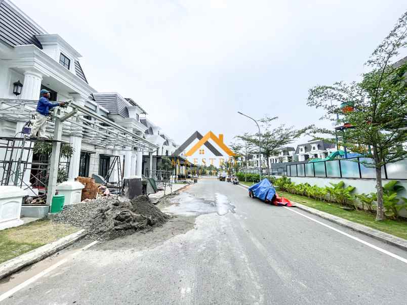 dijual villa komplek citraland helvetia