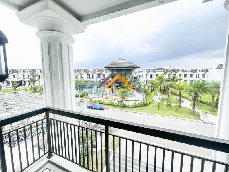 dijual villa komplek citraland helvetia