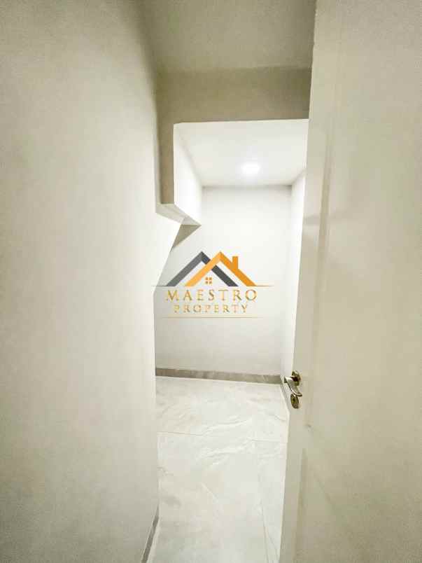 dijual villa komplek citraland helvetia