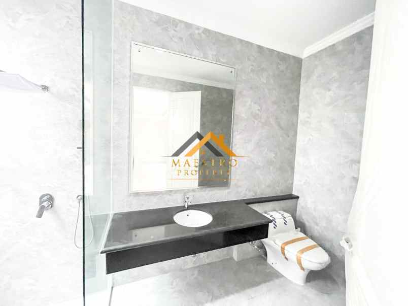 dijual villa komplek citraland helvetia