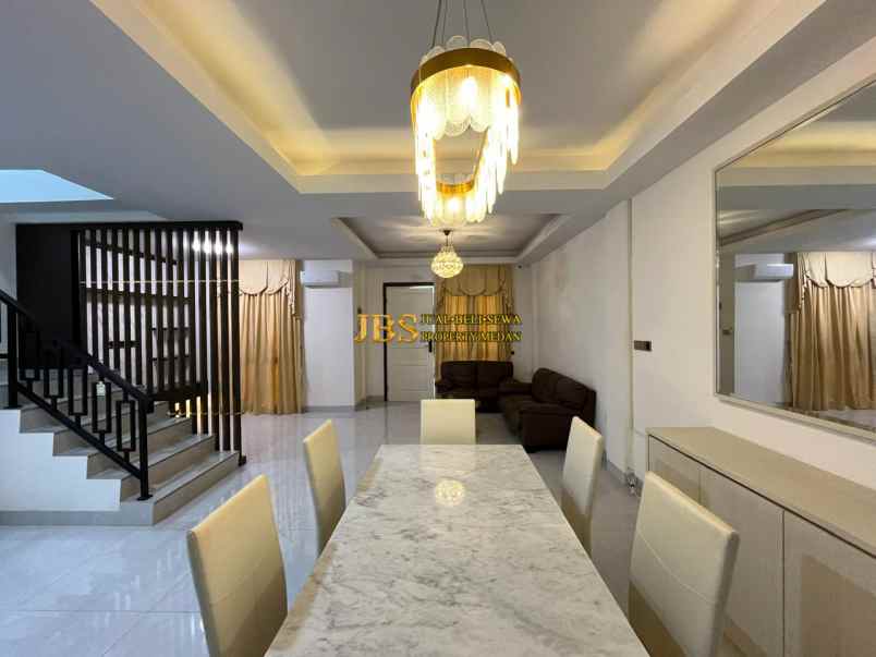 dijual villa komplek jewel park jalan