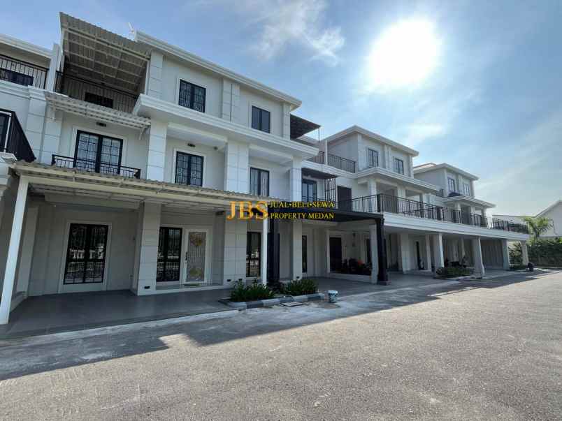 dijual villa komplek jewel park jalan