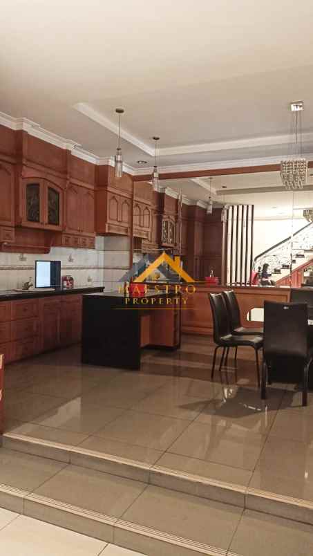 dijual villa komplek padang golf