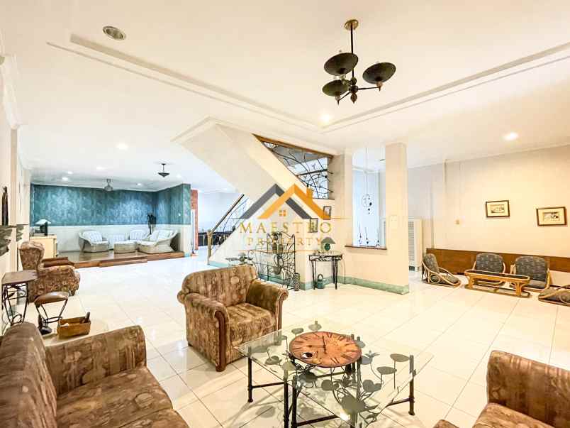 dijual villa komplek taman malibu indah