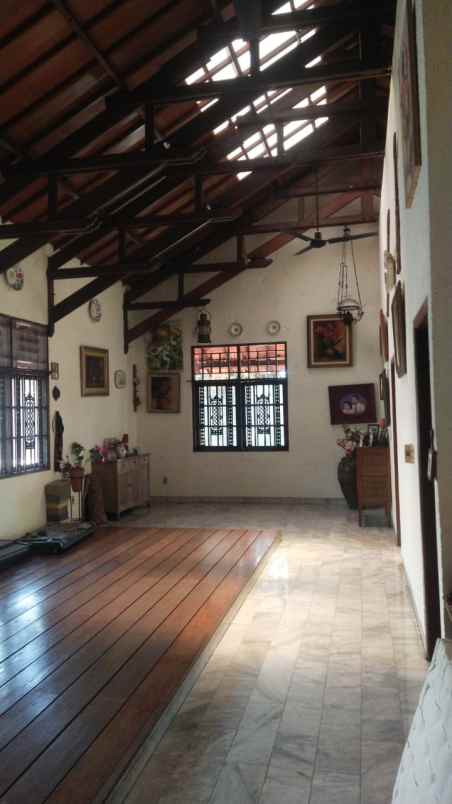 dijual villa pasar minggu
