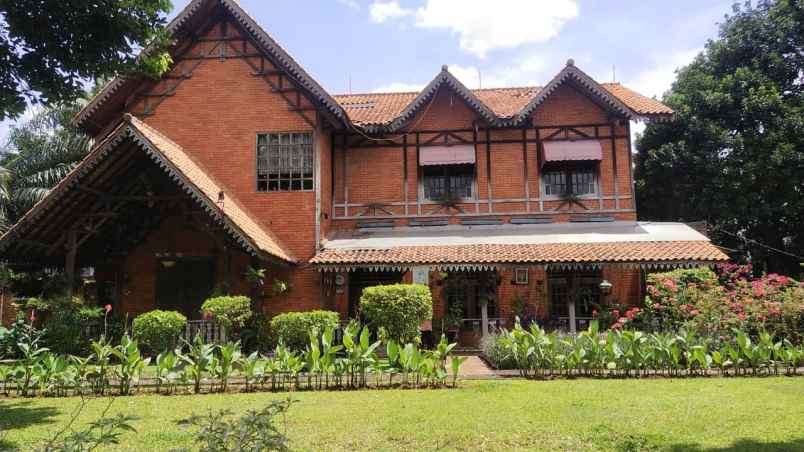 dijual villa pasar minggu