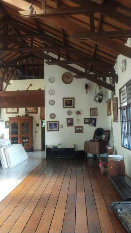 dijual villa pasar minggu