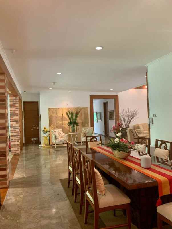 dijual villa pejaten barat