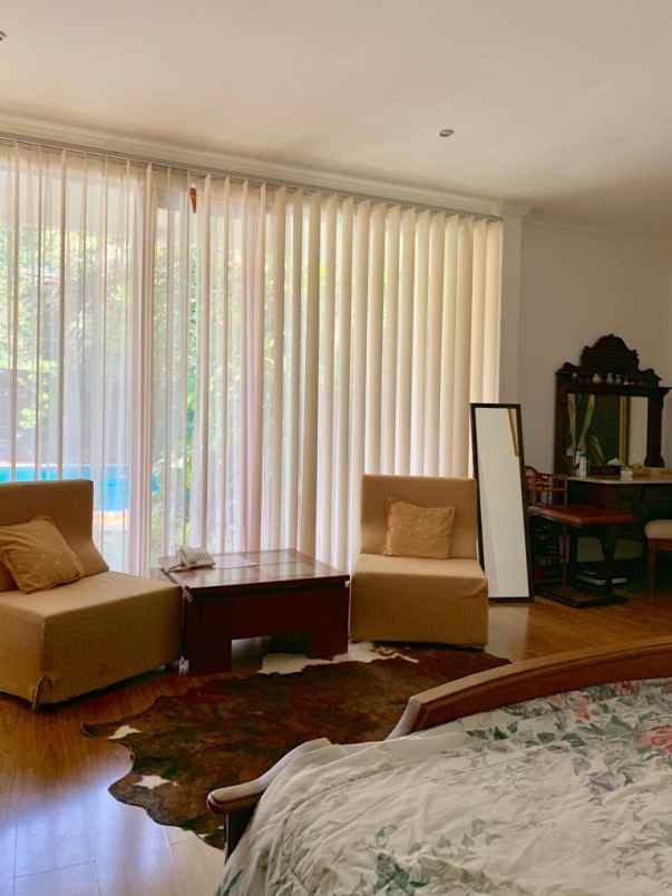 dijual villa pejaten barat