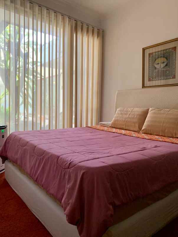 dijual villa pejaten barat