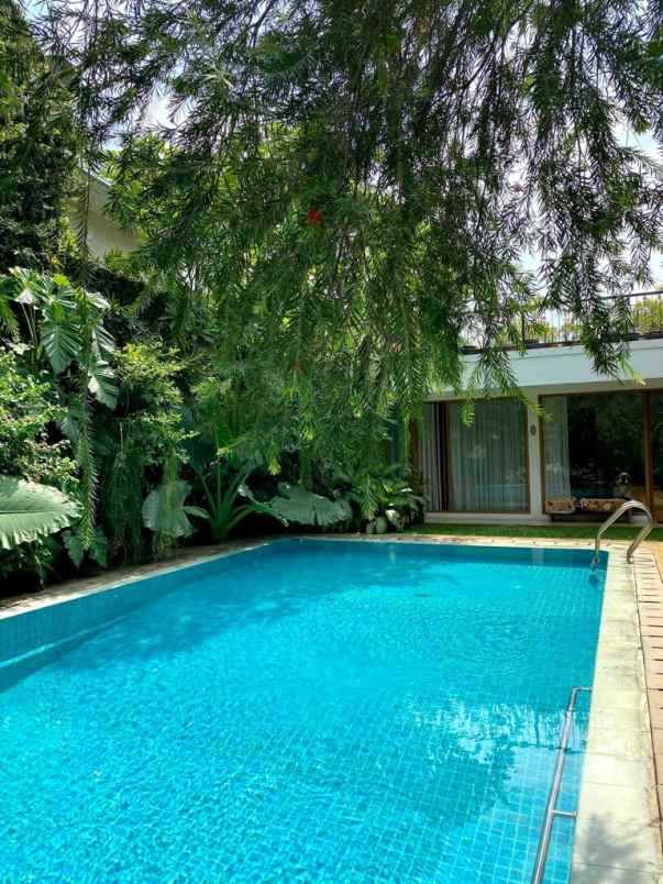 dijual villa pejaten barat