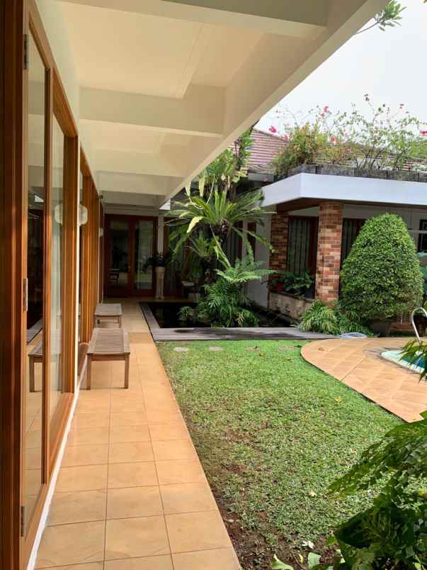 dijual villa pejaten barat