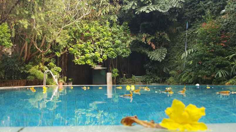 dijual villa pejaten barat